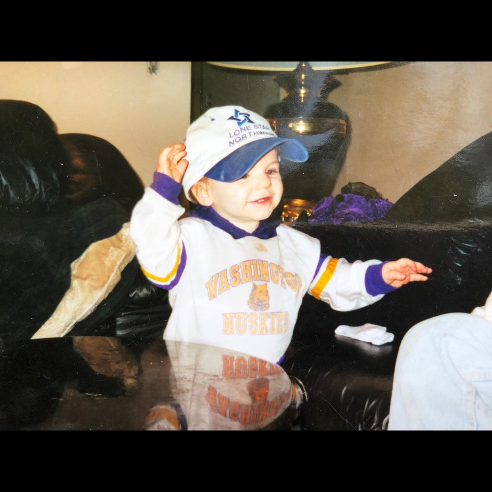 ISOADULT VERSION LATE 90 EARLY 2000 UW SWEATSHIRT